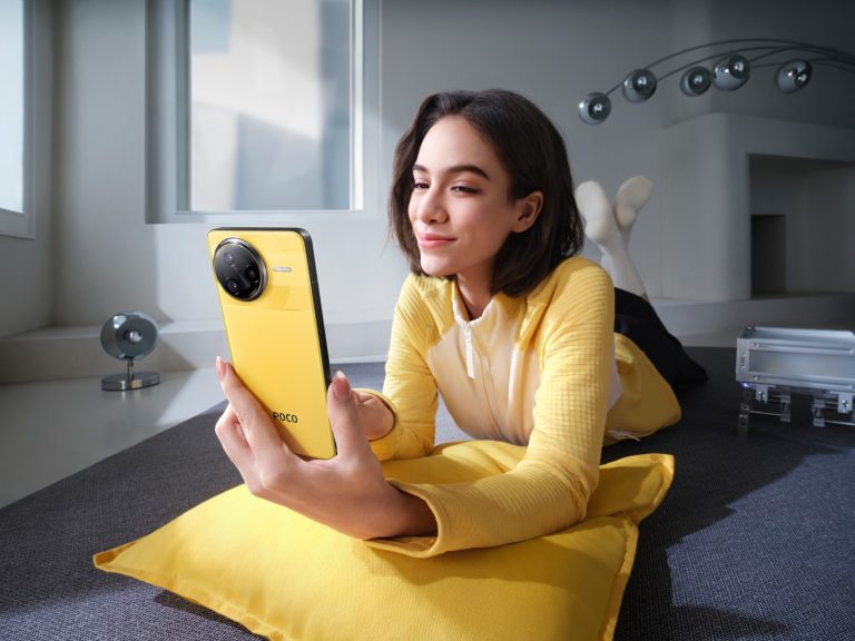 POCO F7 Ultra-lifestyle