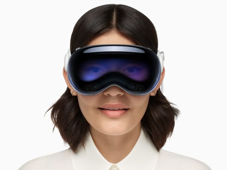 Apple Vision Pro 2 Coming Late 2025