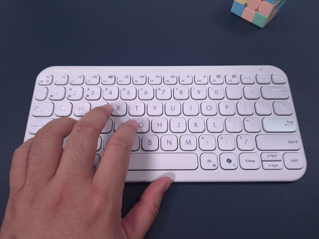ASUS Marshmallow Keyboard KW100 White Review 6