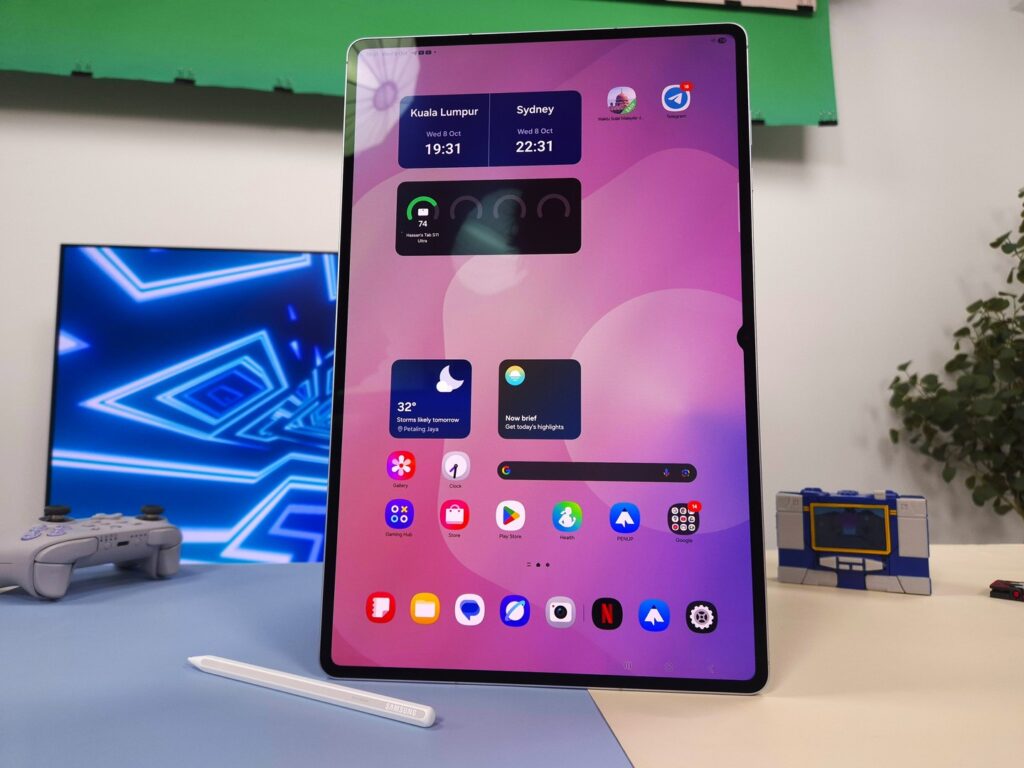 Samsung Galaxy Tab S11 Ultra Review Display Upright