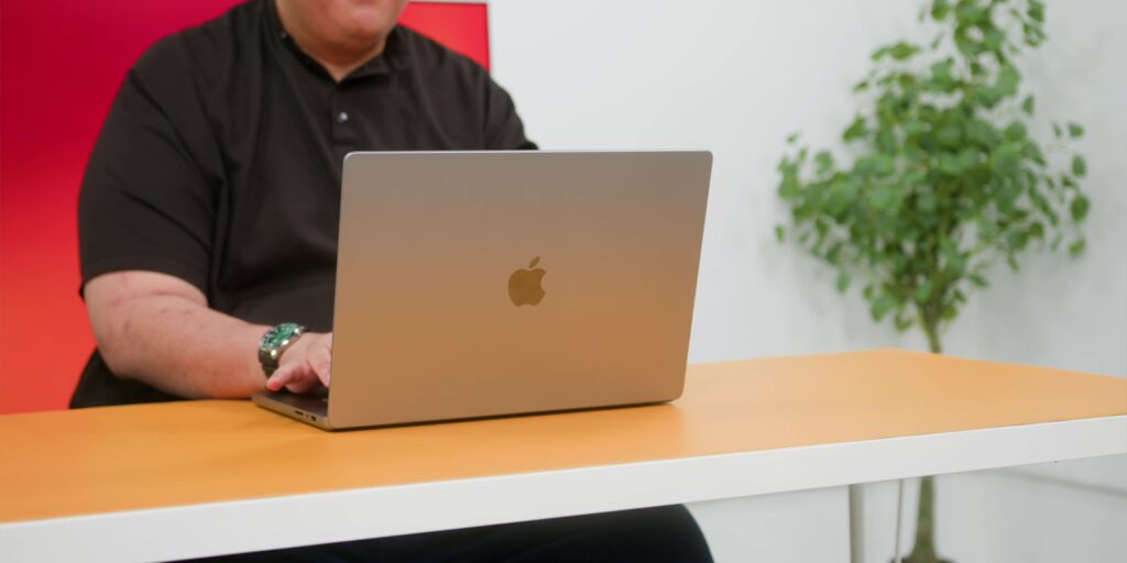 Which MacBook Should You Buy? 🤔 The 14-inch M5 MacBook Pro Might Be the Answer! 9 M5 MacBook Pro 14-inch
