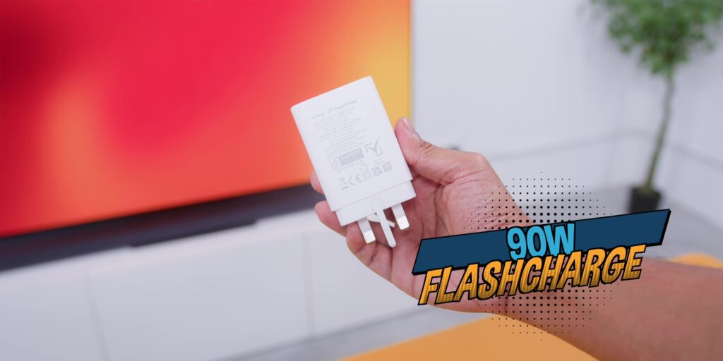 90W FlashCharge technology charging speed indicator.