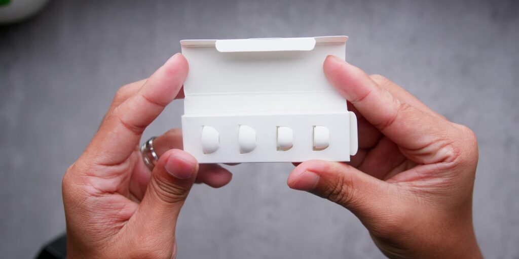 Included accessories showing three different sizes=