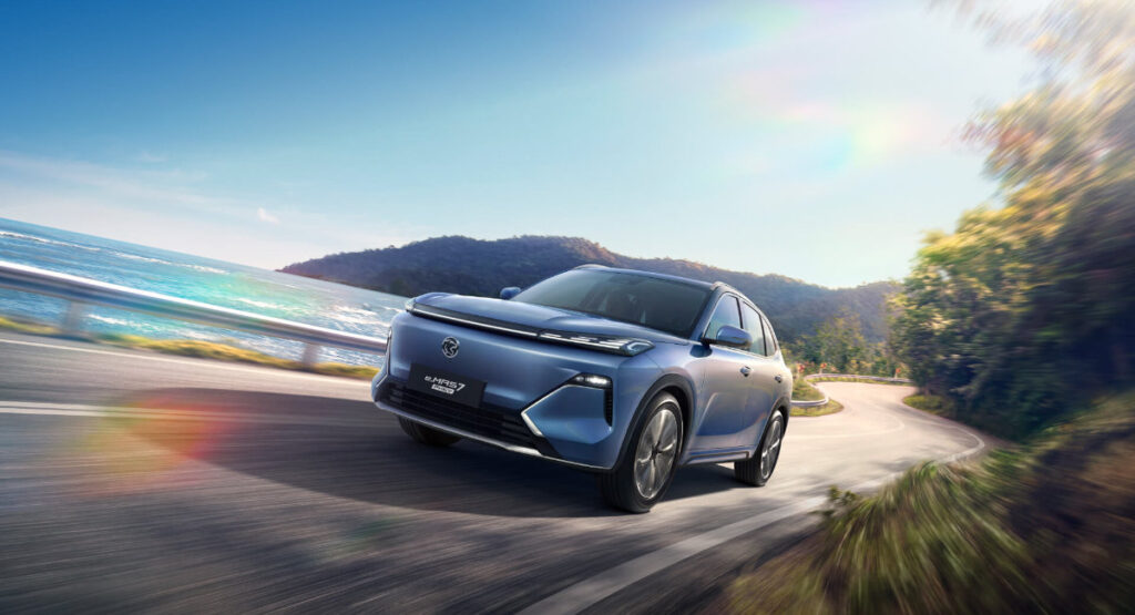 Proton e.MAS 7 PHEV on the road