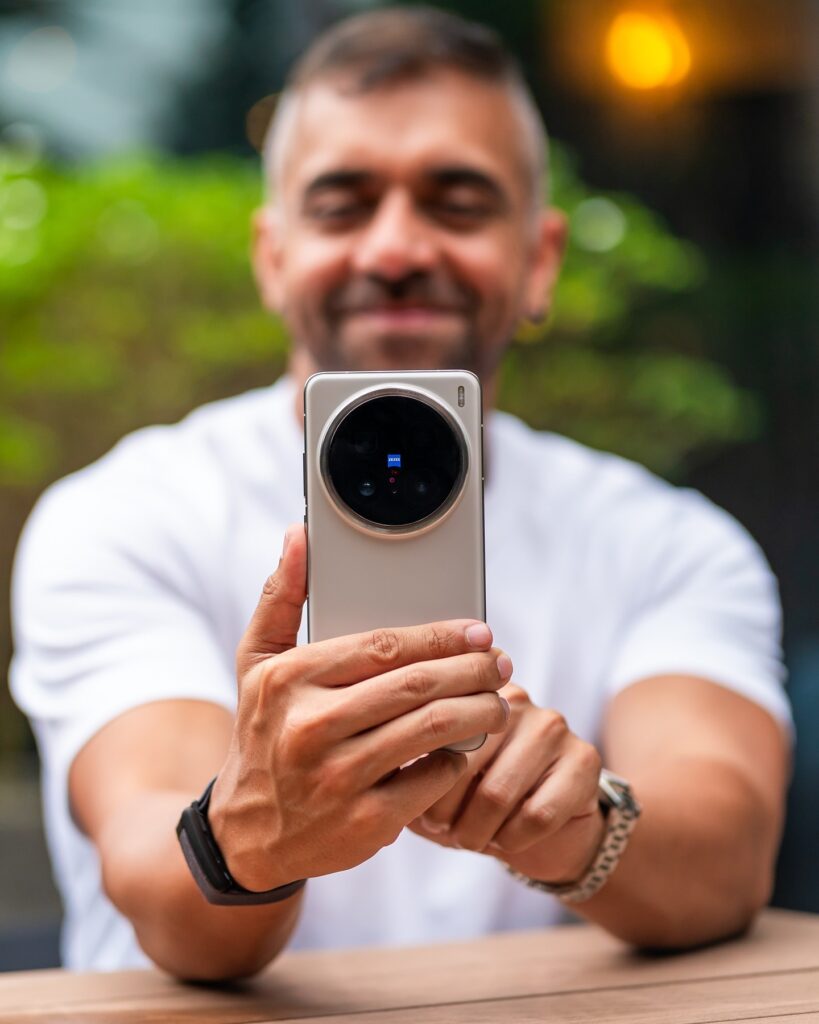 Adam Lobo vivo X300