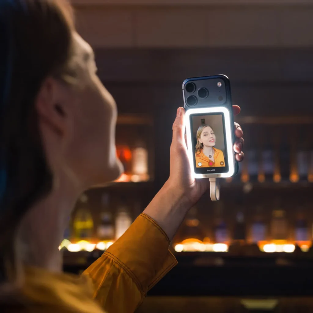 Insta360 Snap Selfie Screen with light