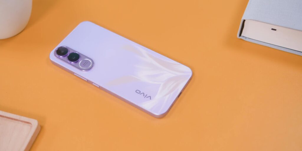 vivo V70 FE hero shot