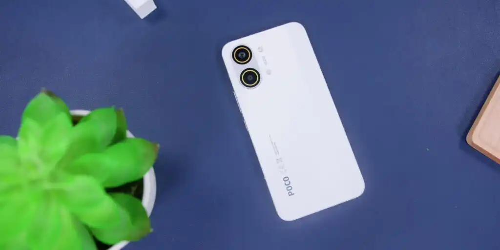 Graphic listing the final review score and purchasing recommendations for the Poco X8 Pro Max.