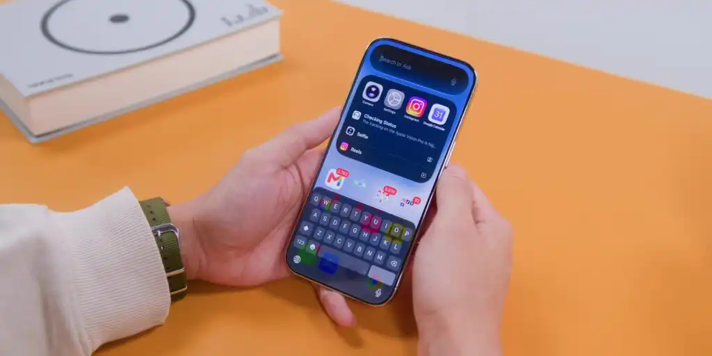 Siri AI swipe from Dynamic Island