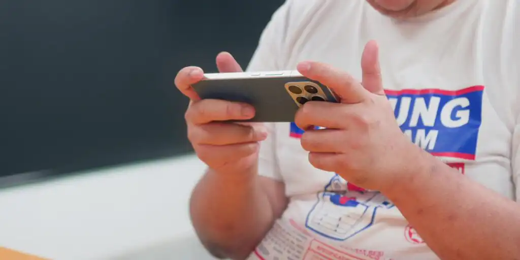Ergonomic grip comparison during gaming