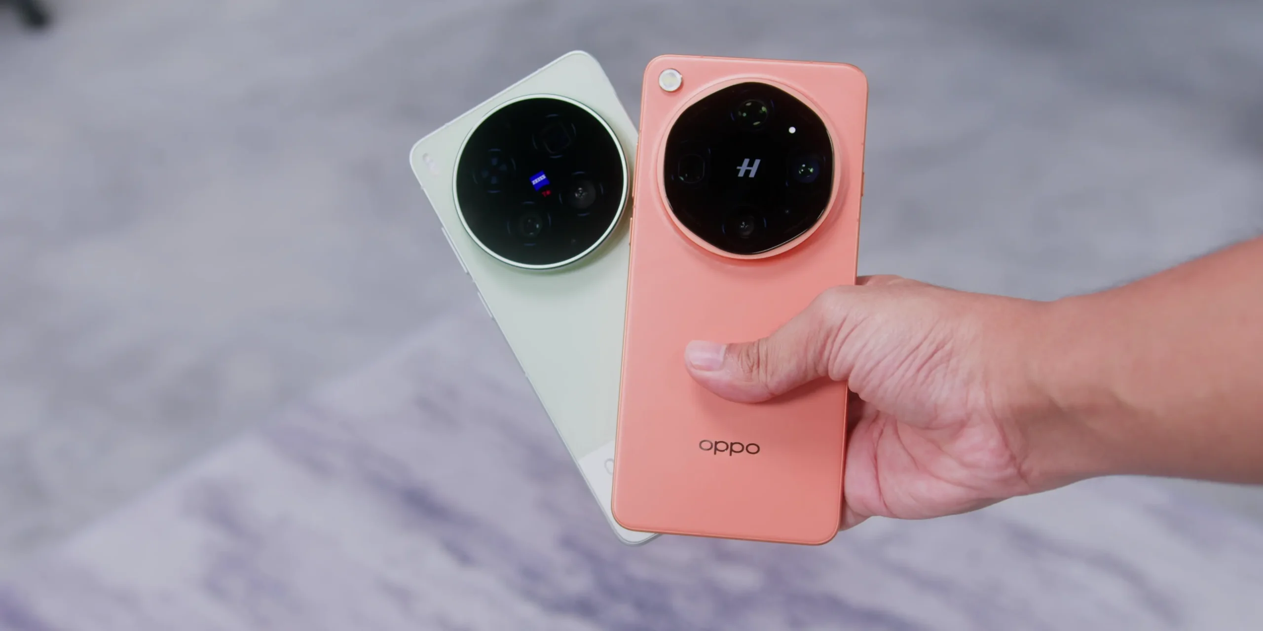 vivo X300 Ultra vs OPPO Find X9 Ultra: Camera Comparison 2 Hero shot comparing the Vivo X300 Ultra and Oppo Find X9 Ultra flagship smartphones side by side, highlighting their premium back panel designs and massive circular camera modules.
